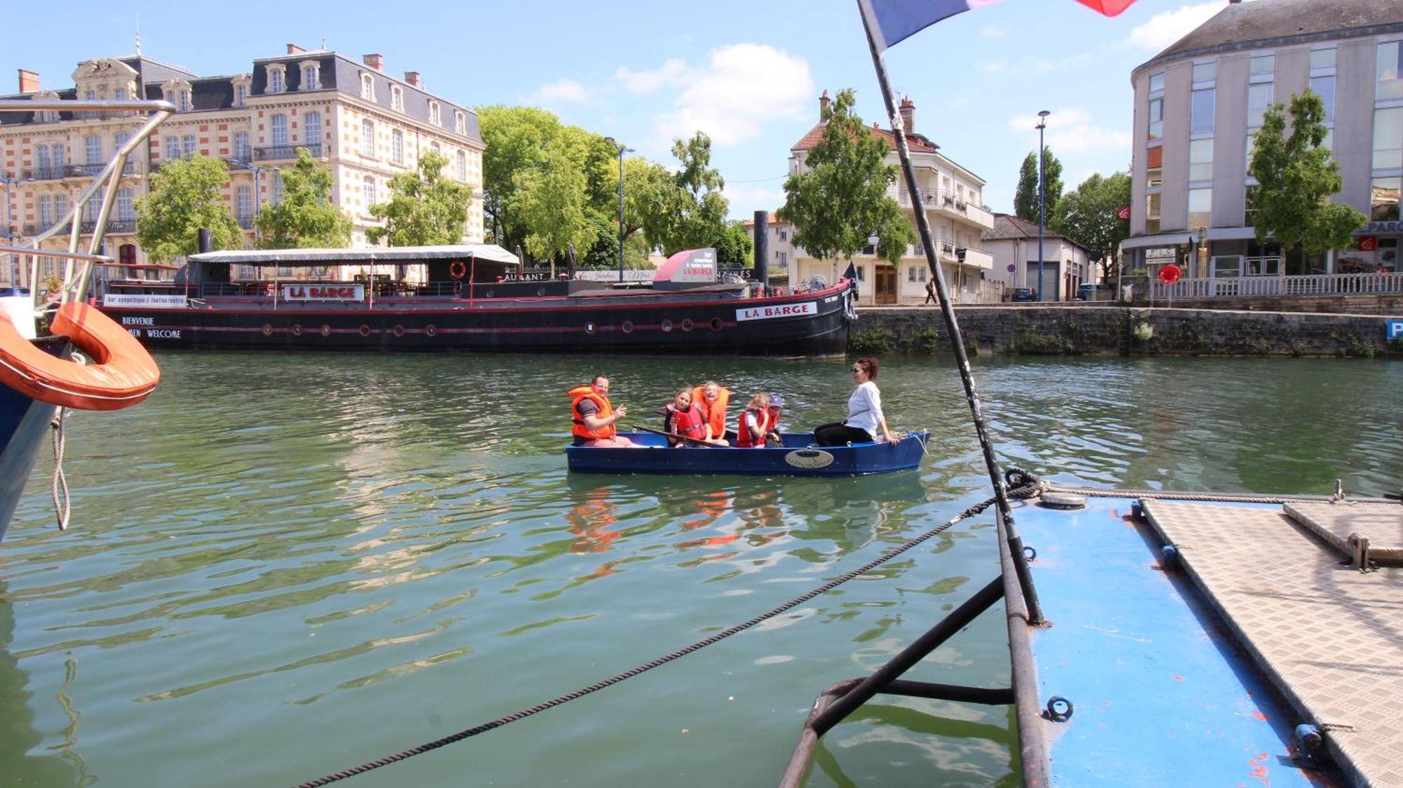 Le Gite Embarque - Gere Par Presta-Zen'Services - Barque Electrique En Supplement ヴェルダン・シュル・ムーズ エクステリア 写真
